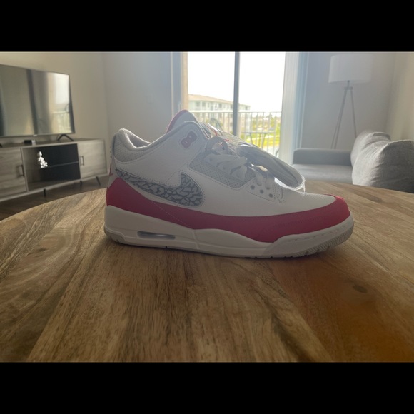 Brand Jordan 3 Retro Tinker White University Red - Picture 8 of 8